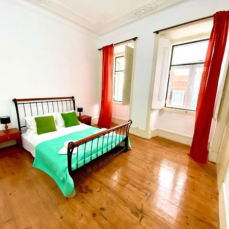 Artdeco Chiado 4 - Large Comfortable Double Room With Shared Bathroom Lisboa Eksteriør billede
