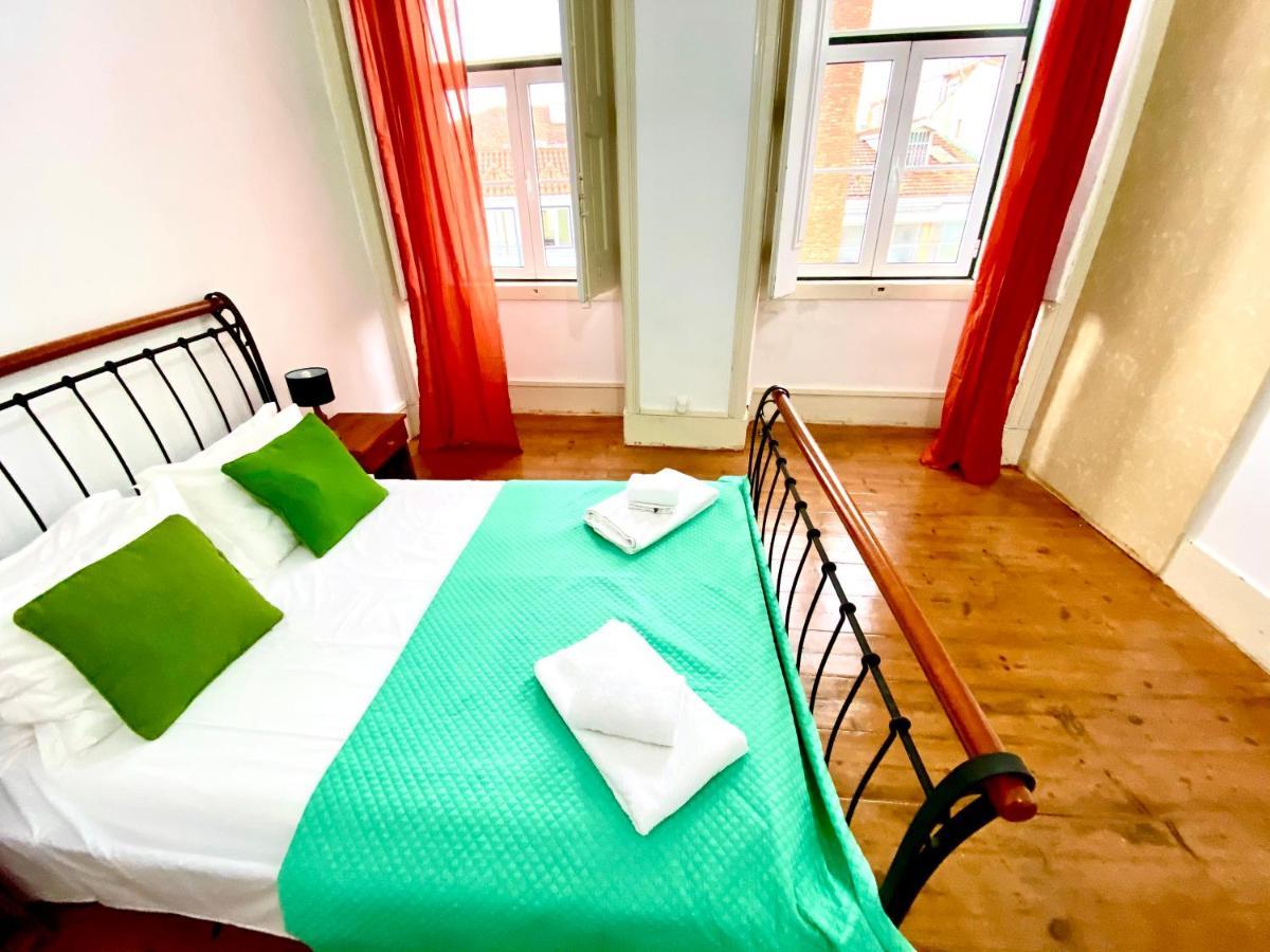 Artdeco Chiado 4 - Large Comfortable Double Room With Shared Bathroom Lisboa Eksteriør billede
