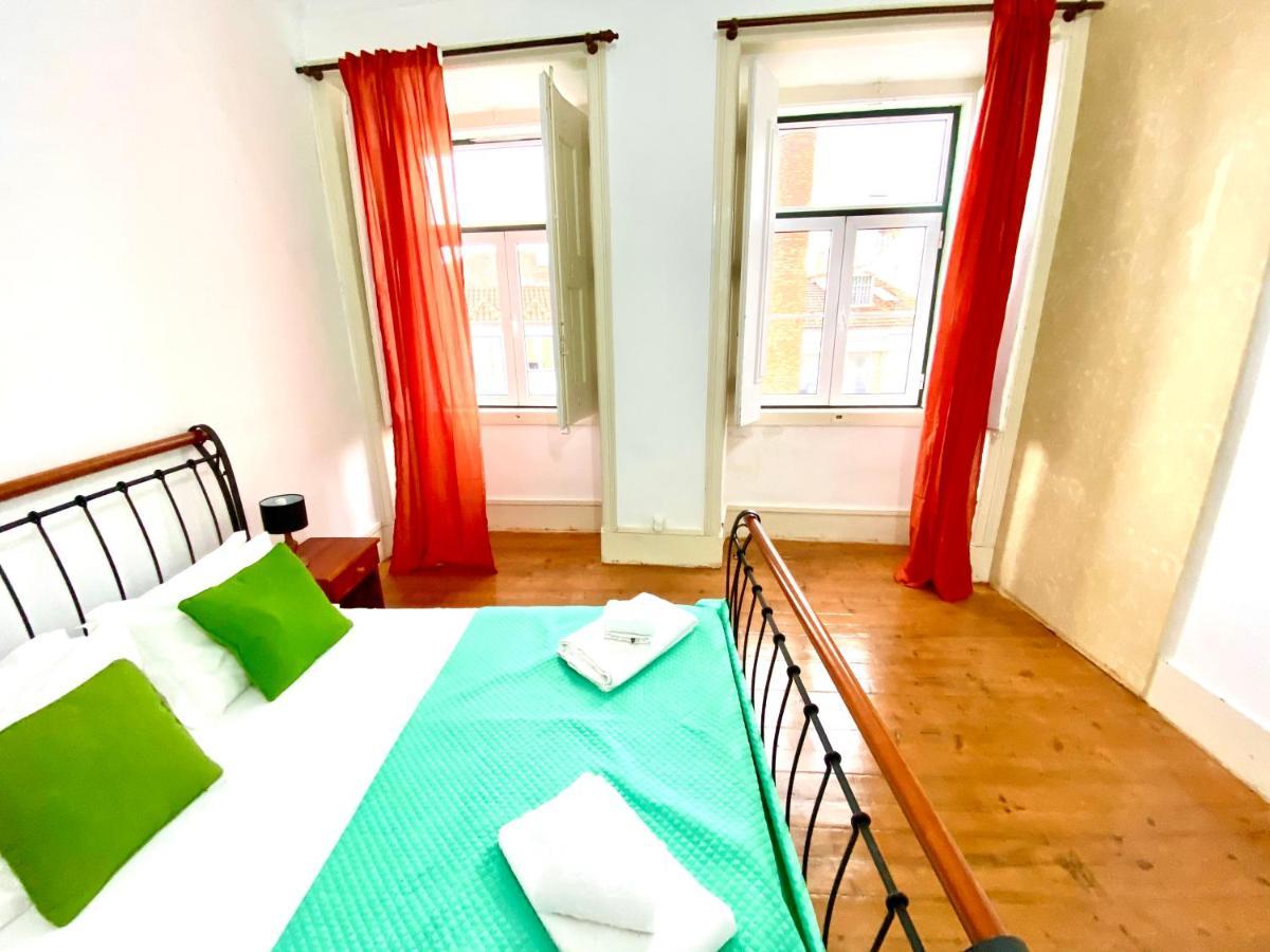 Artdeco Chiado 4 - Large Comfortable Double Room With Shared Bathroom Lisboa Eksteriør billede