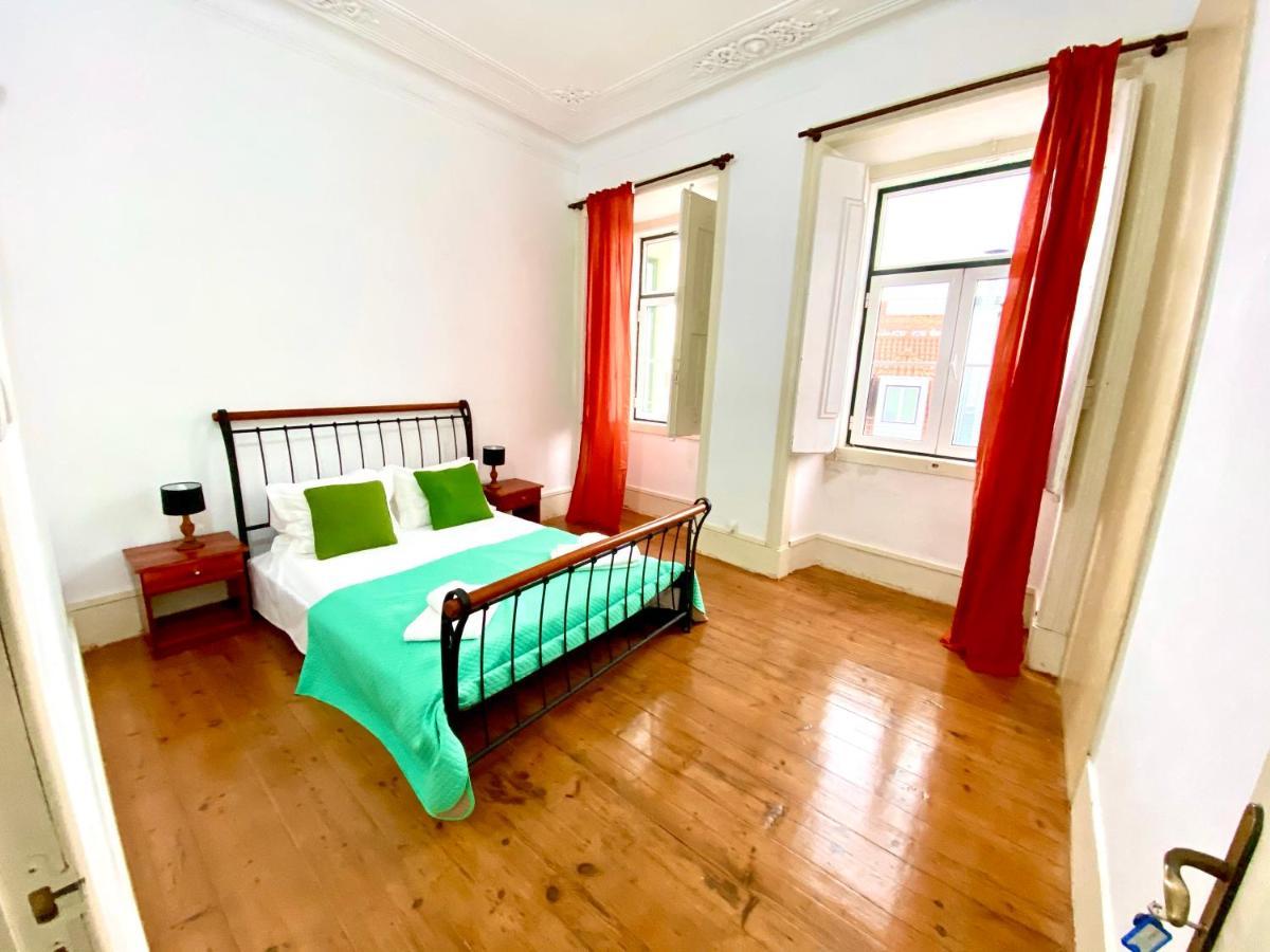 Artdeco Chiado 4 - Large Comfortable Double Room With Shared Bathroom Lisboa Eksteriør billede