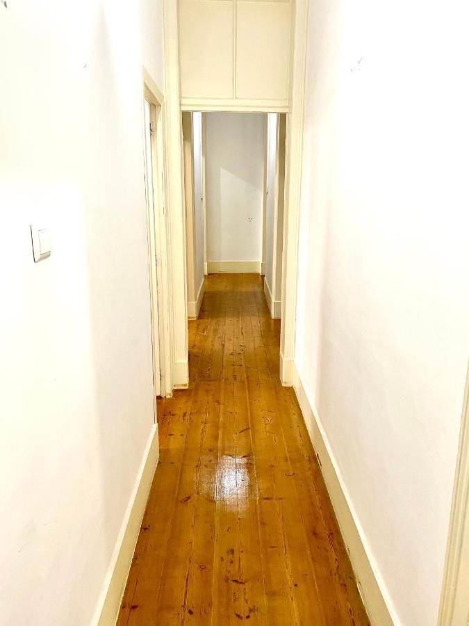 Artdeco Chiado 4 - Large Comfortable Double Room With Shared Bathroom Lisboa Eksteriør billede